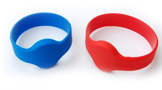 ISO 14443 A 13.56 Mhz RFID 손목밴드 실리콘 PVC RFID 활성화 손목밴드