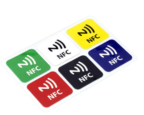 215 213 칩 다시 쓸 수 있는 수동 NFC 태그 롤 0.07mm 두께 13.56mhz